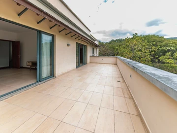 5 Bedroom Villa