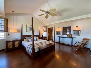 6 Bedroom House