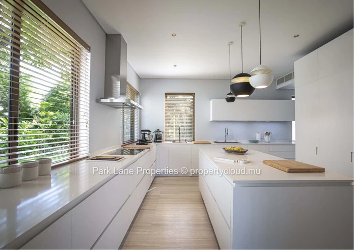 An exclusive 5-bedroom IRS property, nestled within one of the most prestigious residential and golfing estates in Ma...