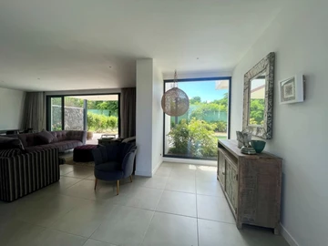 5 Bedroom Villa
