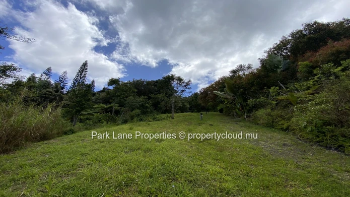 Magnificent and maintained plot with outstanding views