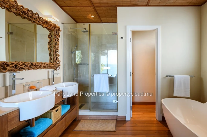 Luxury 5 bedroom marina villa with access and sea views in Mauritius  