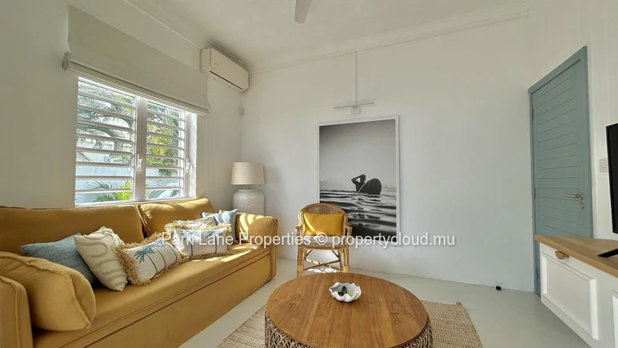 Stylish Beachfront Villa in Tamarin – Perched above the Sea