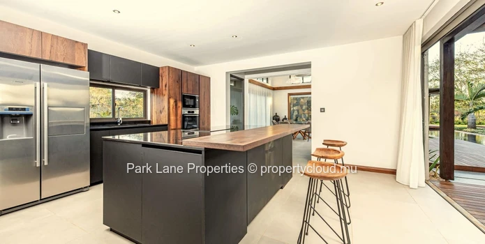 High standing villas for sale at Balaclava.