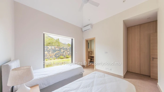 Elegant 4-Bedroom Villa with Scenic Mountain Views and Private Pool
