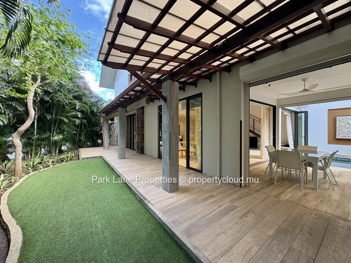 Live the Marina Lifestyle – 3-Bedroom Townhouse with Plunge Pool & Private Mooring