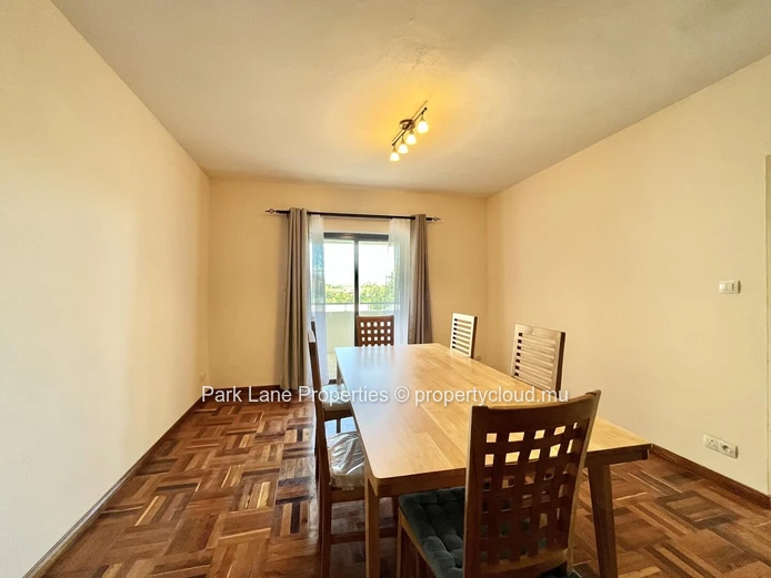 Live in comfort at the top – Furnished penthouse in Rose Hill