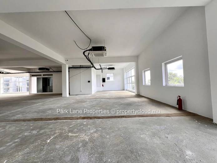 Spacious 371 m² Office or call center space in Ebene with stunning mountain view