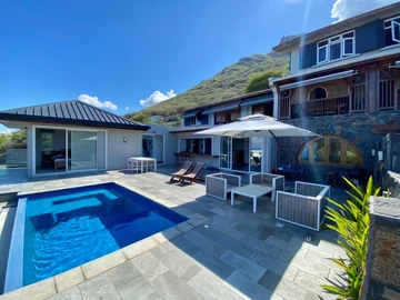 6 Bedroom House
