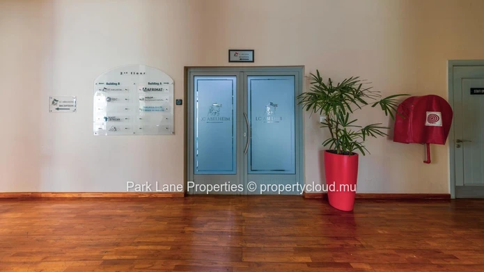 Commercial space ideally situated in the heart of Black River