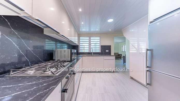 Maison rénovée de 5 chambres proche toutes commodités