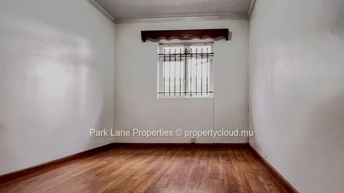 Maison spacieuse et bien entretenue de plain-pied dans un quartier résidentiel très recherché à Curepipe