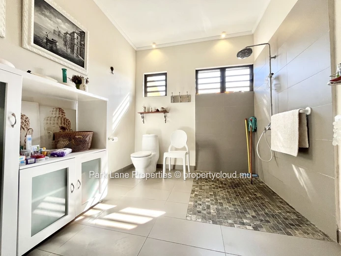 Prime location in Floreal: Versatile 3-bedroom home with great investment potential