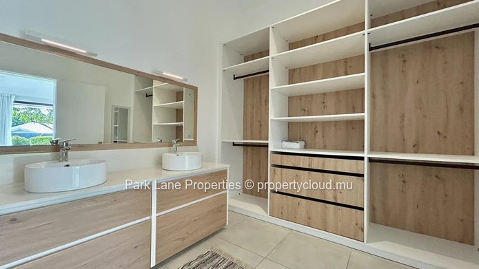Charming 3-Bedroom Home with Garden, Pool & Mountain Views in Secure Estate