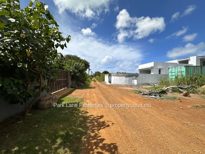 Residential land for sale in St François, Calodyne.