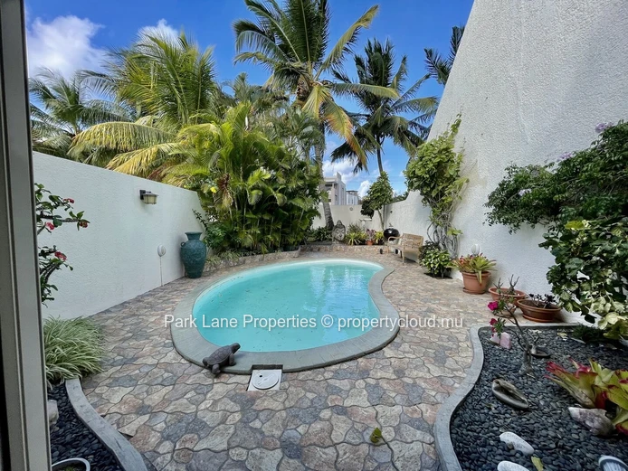 For Sale: Duplex with Private Pool in Bain Boeuf