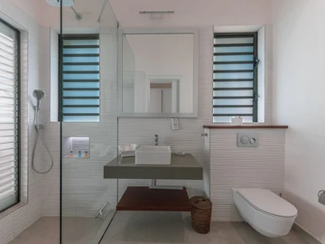 5 Bedroom Villa