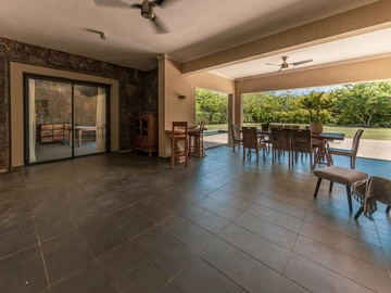 5 Bedroom Villa