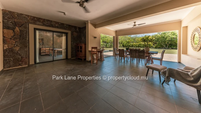 Magnificent family Villa with Mountain View, near Black River National Park