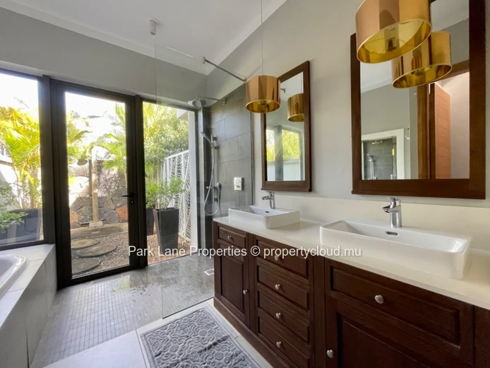 Splendid PDS villa within a residential complex for sale!