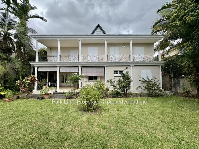 Charming colonial-style home with garden and views in Floreal