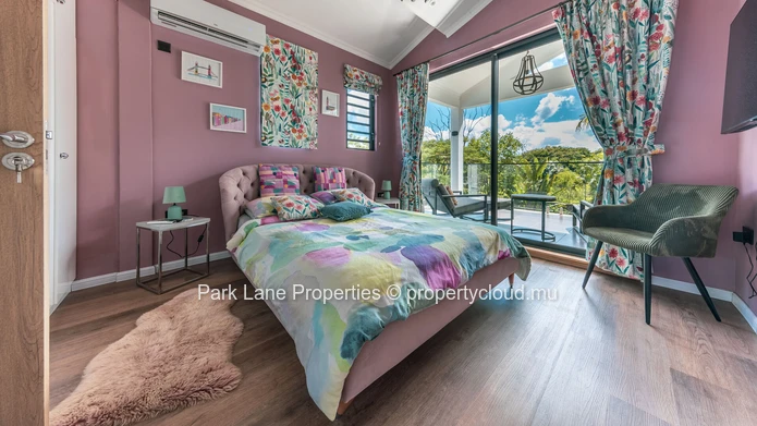 Magnificent fully renovated contemporary property close to Balaclava beach.