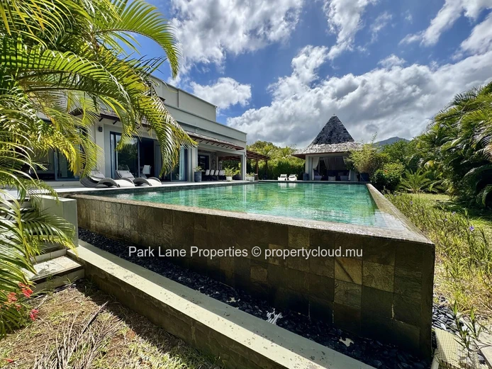 A Majestic Retreat in the Heart of Nature