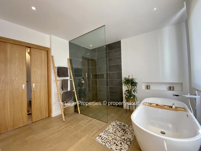Luxurious 4 bedroom villa with prime positioning and gorgeous sea and river views.