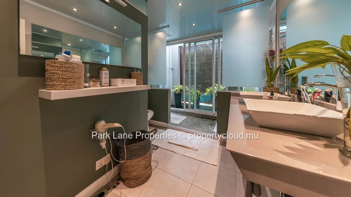 Belle Villa de 4 Chambres avec Piscine et Espaces de Réception au Cœur de Tamarin