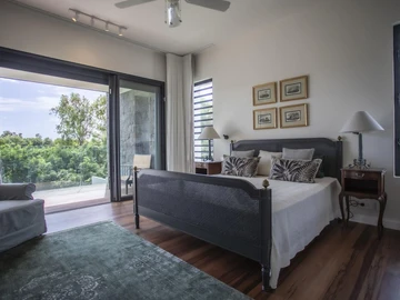 5 Bedroom Villa