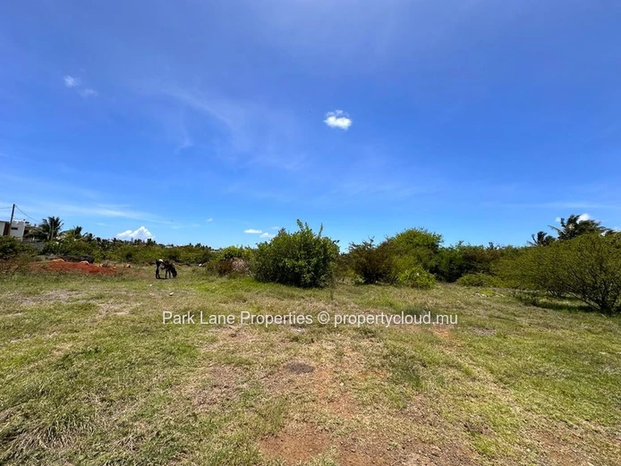 Opportunity to seize - Residential plot for sale at Péreybère.