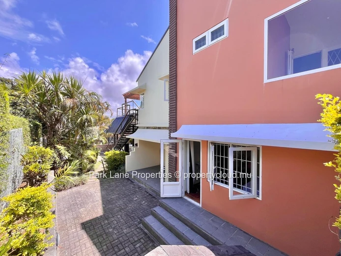Elegant furnished home renovated recently with pool & garden in prime Floréal Location