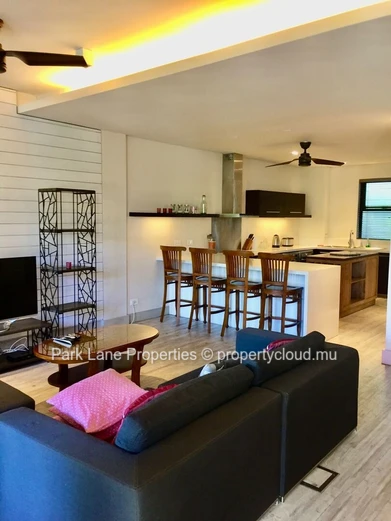 Luxury IRS duplex in Marina!