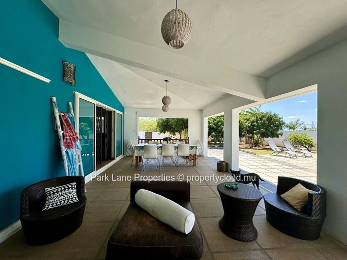 Modern villa in sought after area