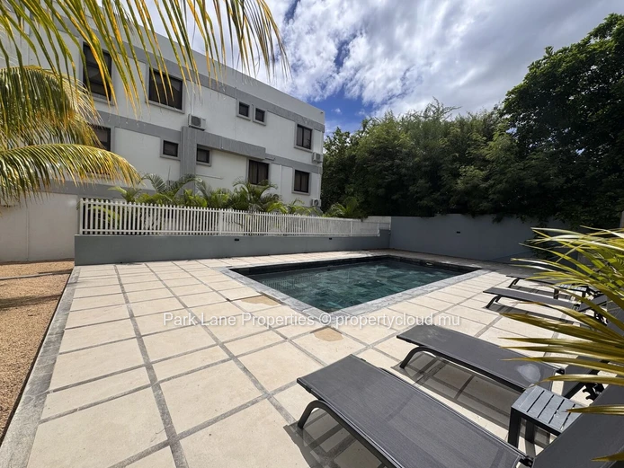 Great penthouse of 240m2 with extensive roof terrace with open views