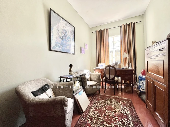 Prime location in Floreal: Versatile 3-bedroom home with great investment potential