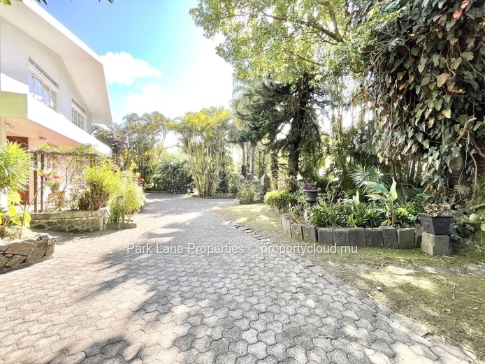 Charming 3-Bedroom House for Sale in Floreal