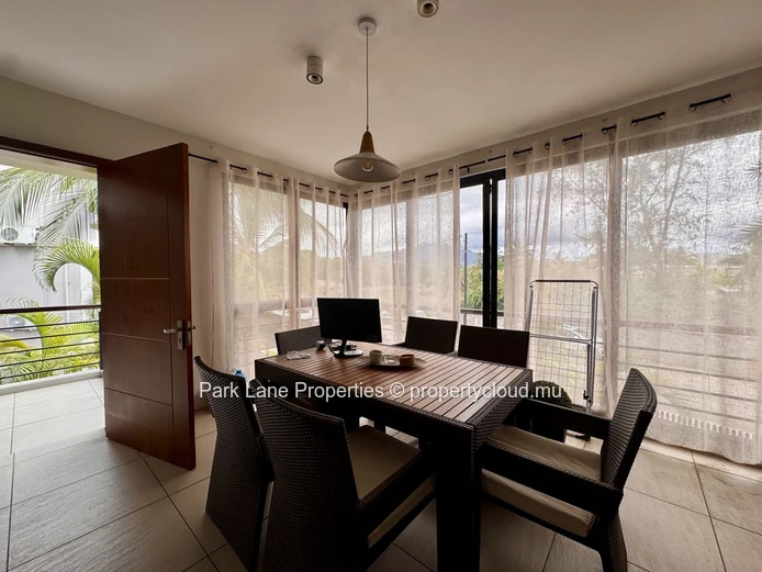 Great apartment close to the La Preneuse beach