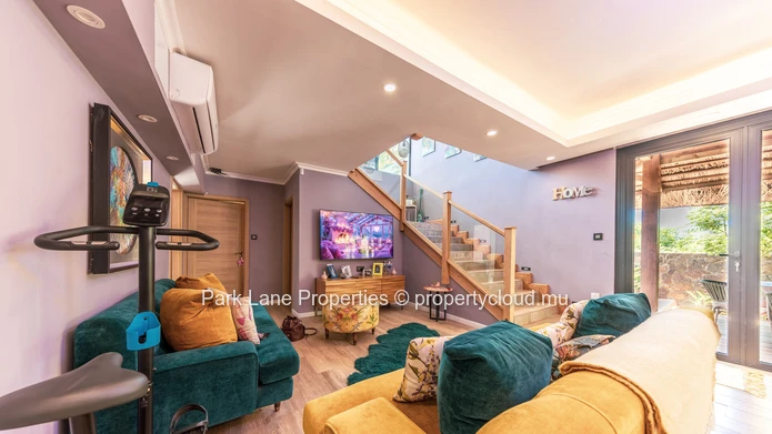 Magnificent fully renovated contemporary property close to Balaclava beach.