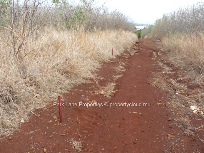 Large plot of land with great developing potential!