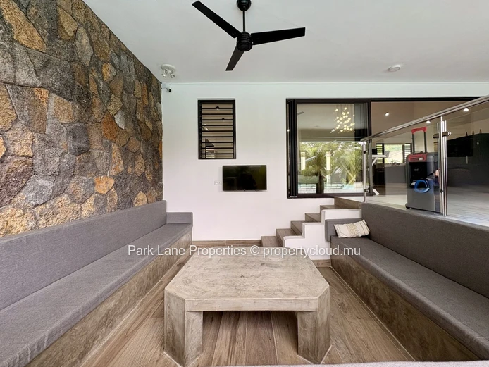 Villa moderne de luxe à Tamarin avec piscine privée et vue montagne