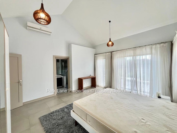 Three-Bedroom Townhouse-Duplex in a Residential Area of Trianon