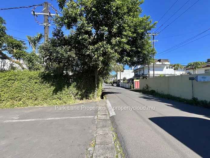 Hidden gem in the heart of Curepipe – Spacious plot on prestigious Lees Street