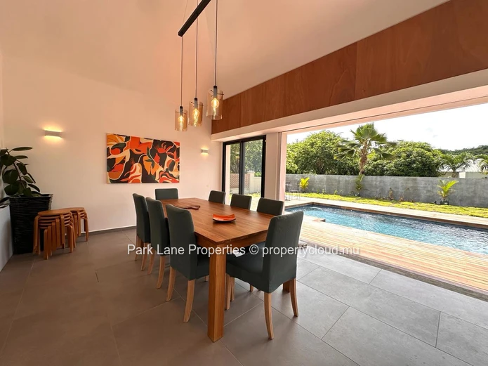 Luxurious gated residence in Piton