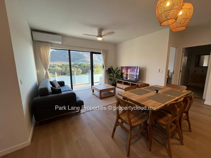 Mountain View 80m² Apartment Near All Amenities in Cap Tamarin