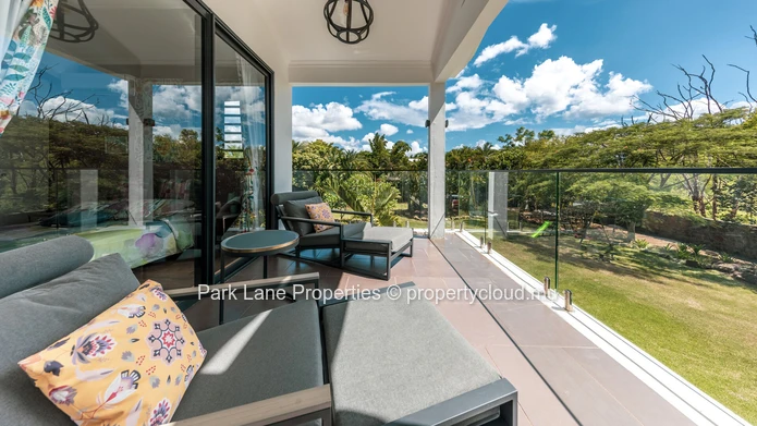 Magnificent fully renovated contemporary property close to Balaclava beach.