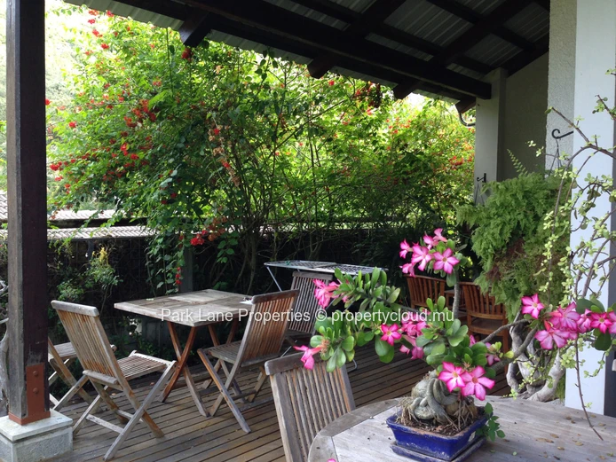 Charming 2-bedroom house in Moka with mountain view