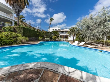 8 Bedroom House