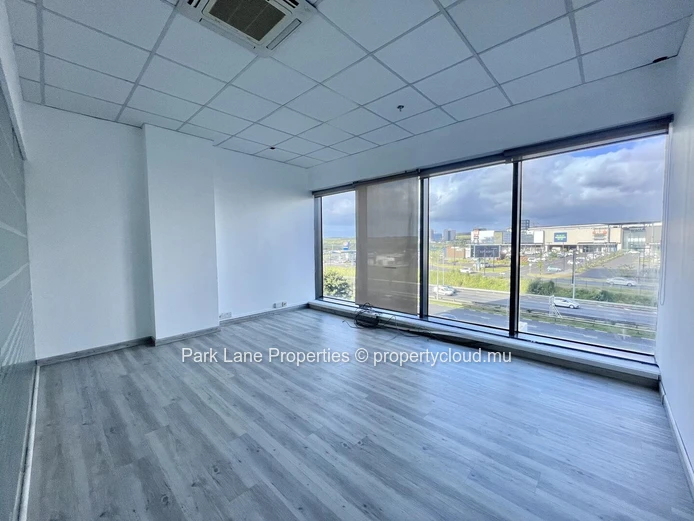 Bureau moderne de 366 m² à louer à Cybercity Ébène – Emplacement d’affaires de premier choix