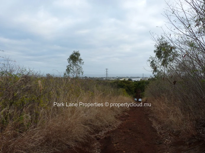 Large plot of land with great developing potential!
